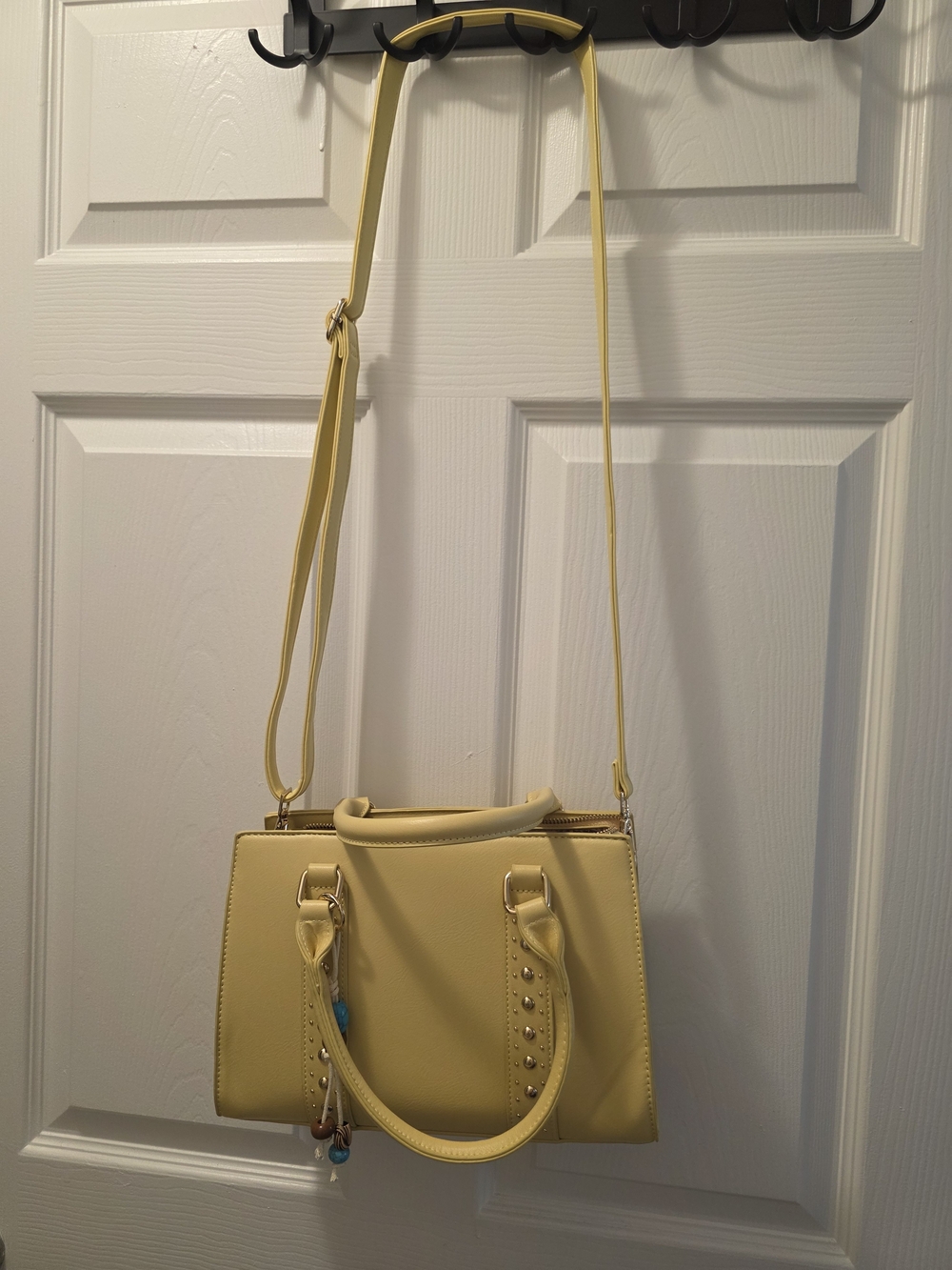 Elegant Yellow Women’s Handbag with Adjustable Strap